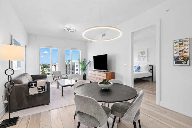 Building Photo - 155 E Boca Raton Rd