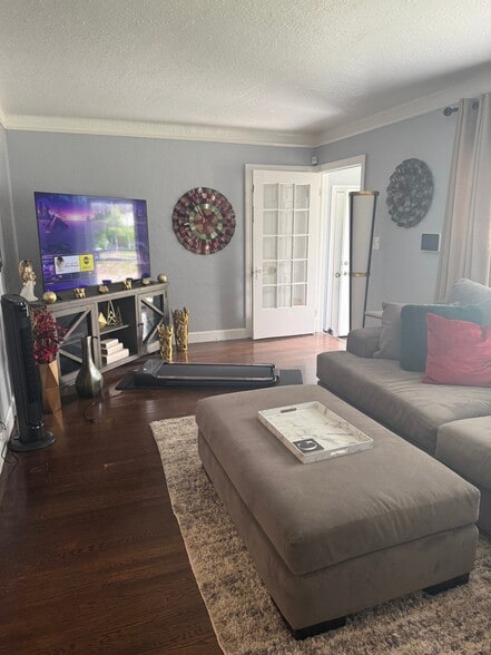 Building Photo - 18506 Snowden St