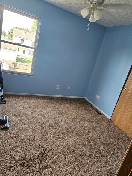 One bedroom - 1606 Metcalfe Ave