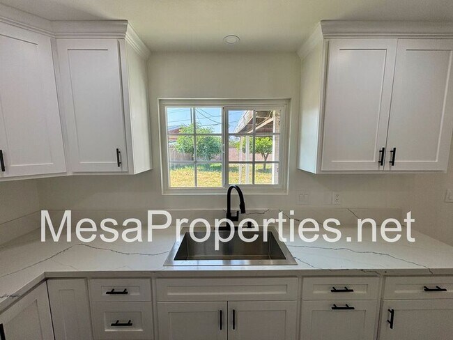 Building Photo - 1617 Fairfax Ct