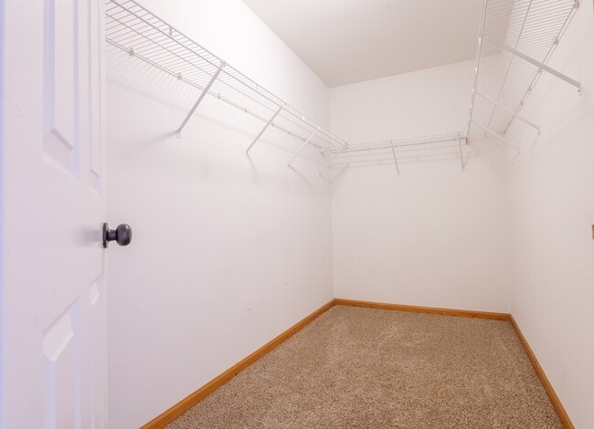 Building Photo - 261 Springbrook Trail S