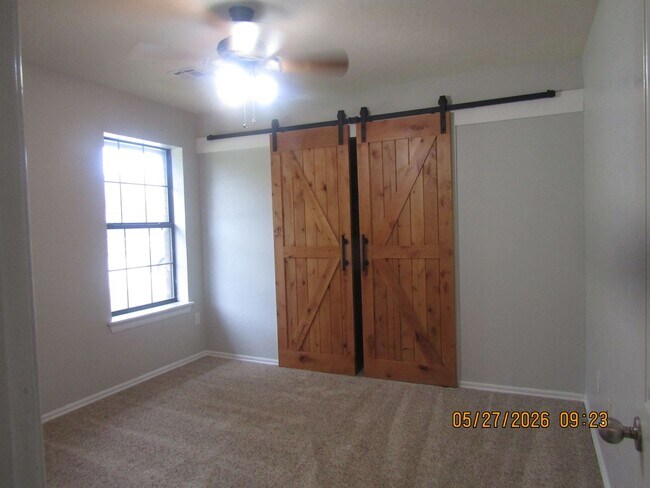 Building Photo - Beautiful 4-bedroom home located in the Heritage Hills Area!