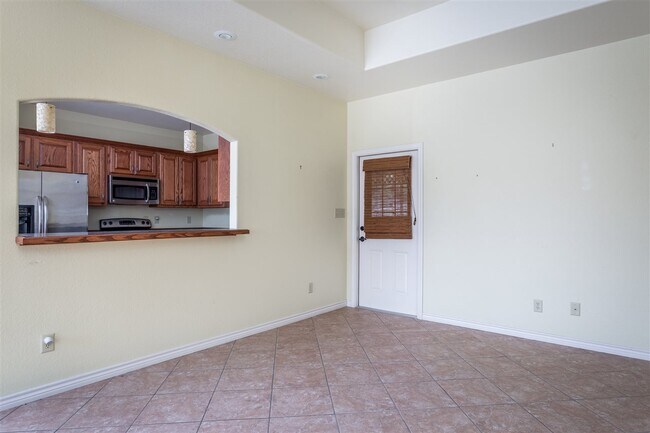 Building Photo - 901 Kings Way