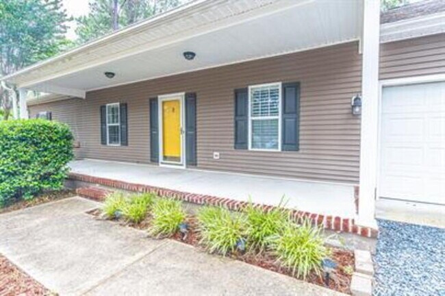 Building Photo - 465 Crestview Rd