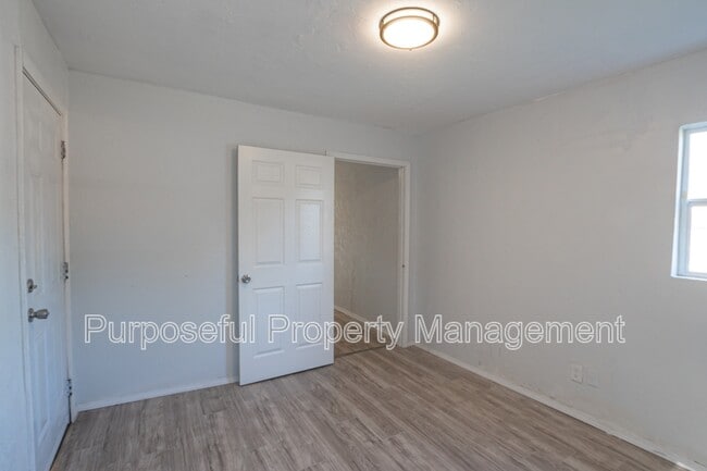 Building Photo - 2208 Hardin Dr