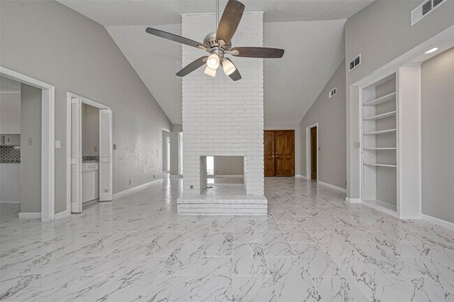 Building Photo - 26414 Maplewood Dr