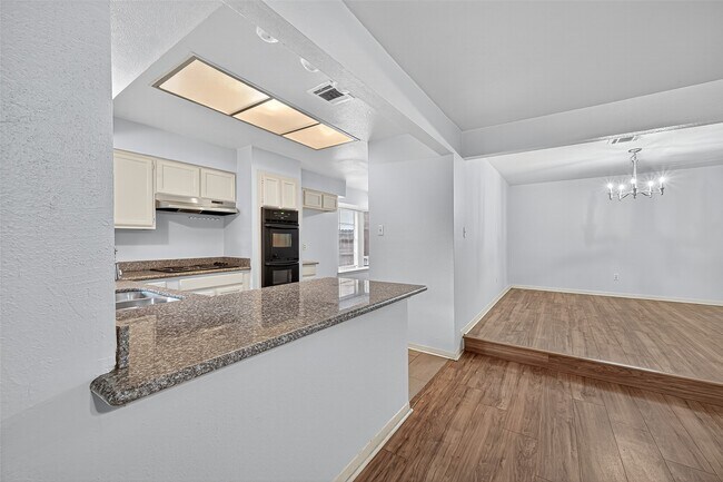 Building Photo - 3906 Glen Cove Cir