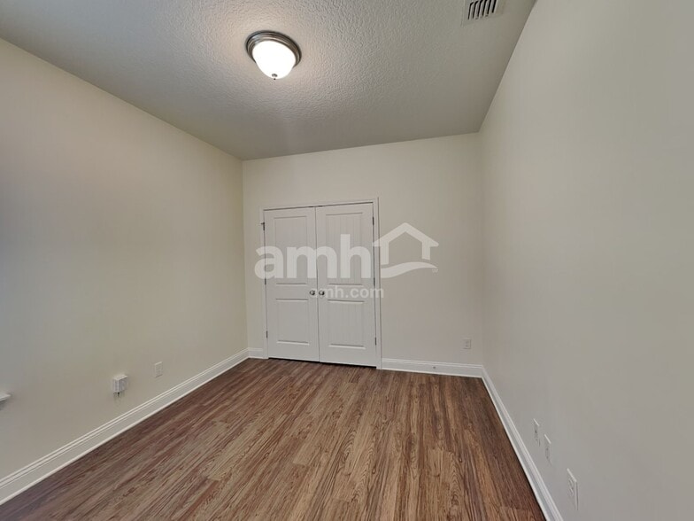 Building Photo - 3150 Creek Village Ln