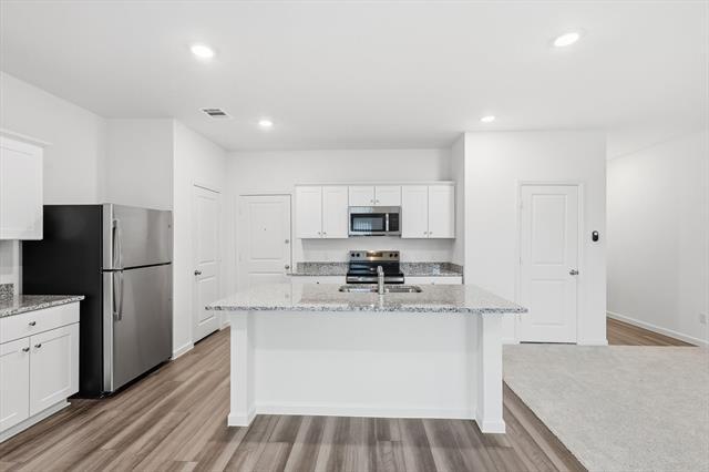 Building Photo - 2106 Mdw Pk Dr