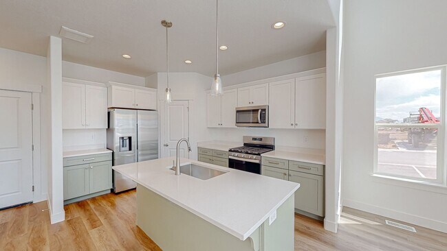 Building Photo - New Townhome For Rent in Highridge Mountai...