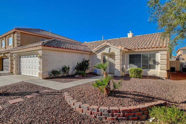 Building Photo - POOL House in Silverado Ranch!