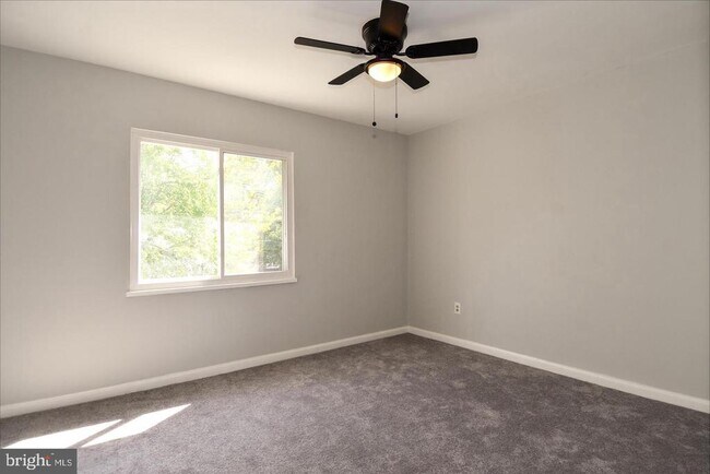 Building Photo - 204 34th St NE