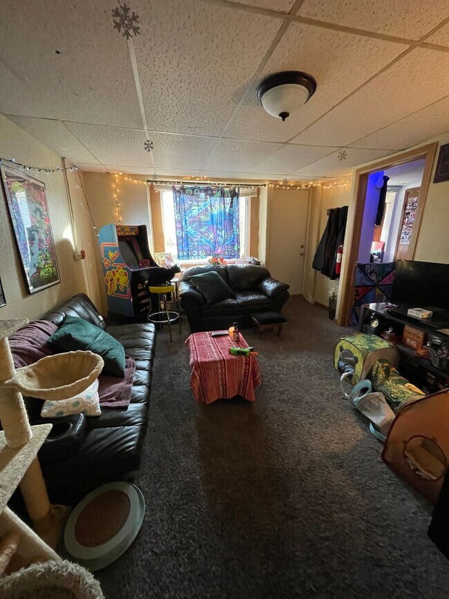 Building Photo - 2 Bedroom Apartment – Walk to UW-La Crosse...