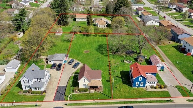 Building Photo - 1001 Applegrove St NW