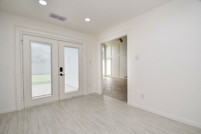 Building Photo - 11615 Trailmont Dr