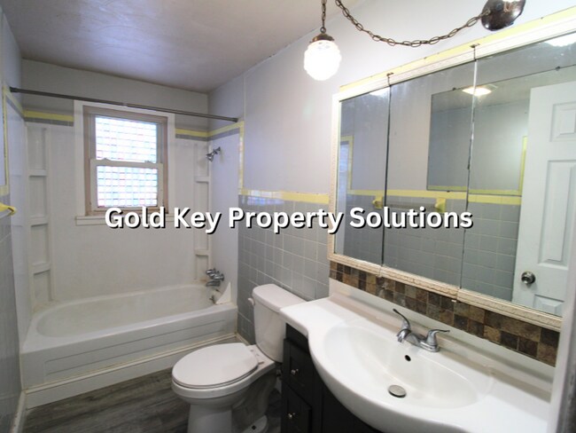 Building Photo - 3 Bedroom 1 Bath Brick Ranch Home w/ Fenced Backyard (SECTION 8 APPROVED)