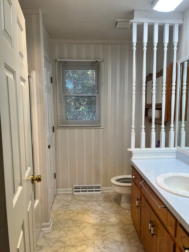 Building Photo - Beautifully secluded home right in the Vil...