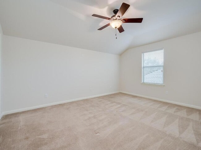 Building Photo - 2200 Hilltop Climb Dr
