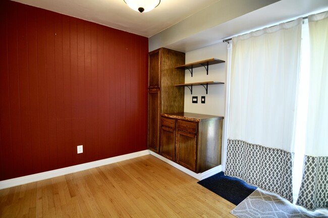 Building Photo - 3479 Burbank Dr