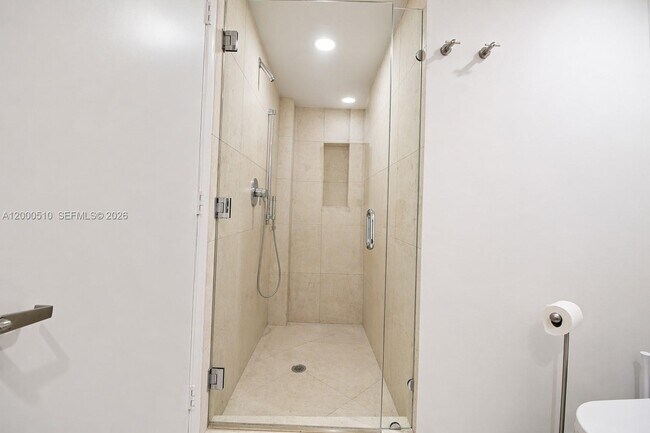 Building Photo - 465 Brickell Ave