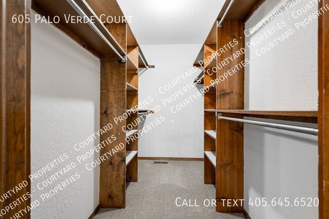 Building Photo - 605 Palo Verde Ct