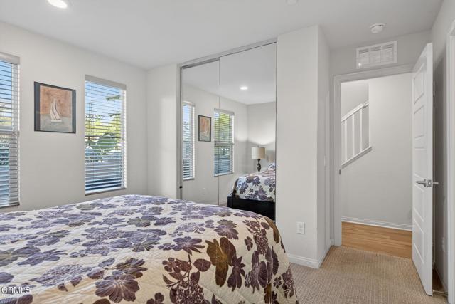 Building Photo - 374 Serra St