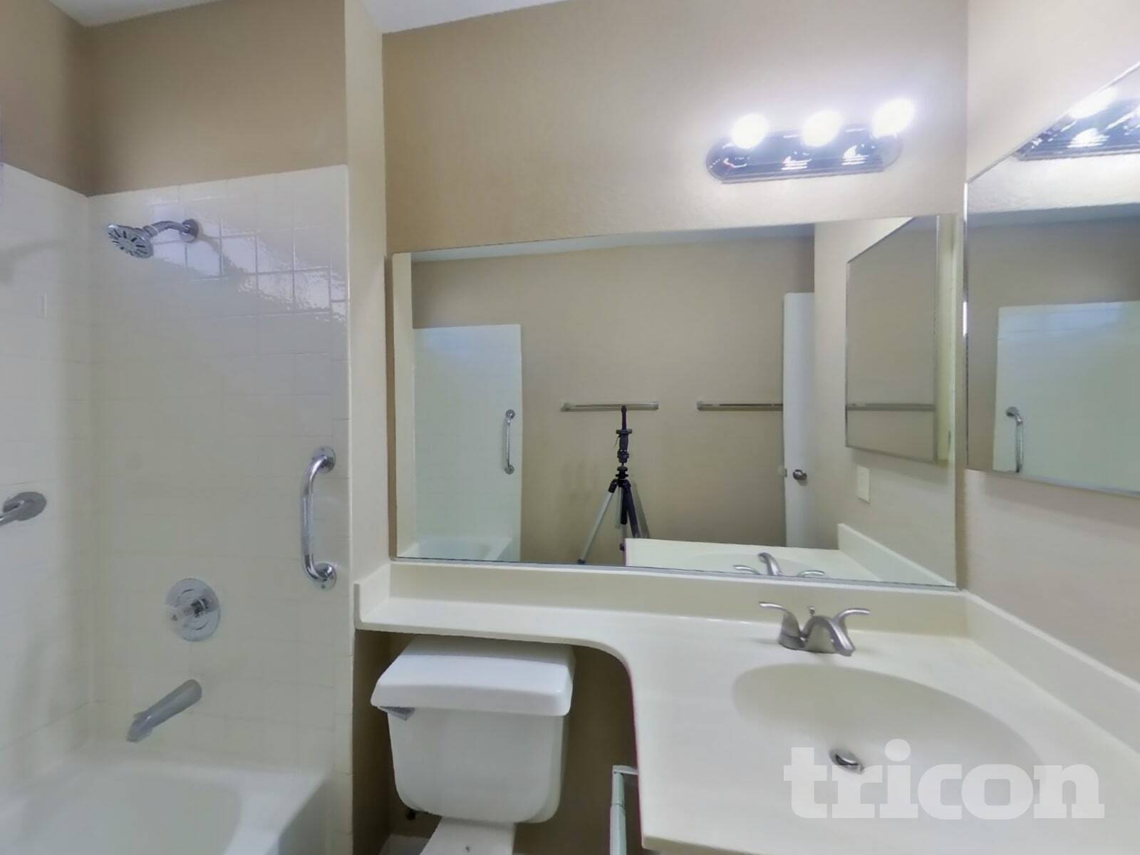 Building Photo - 733 Reagan Dr