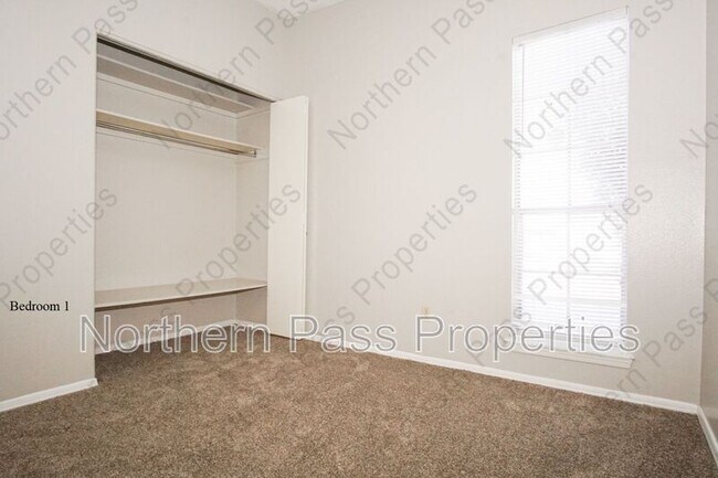 Building Photo - 10109 Milan St