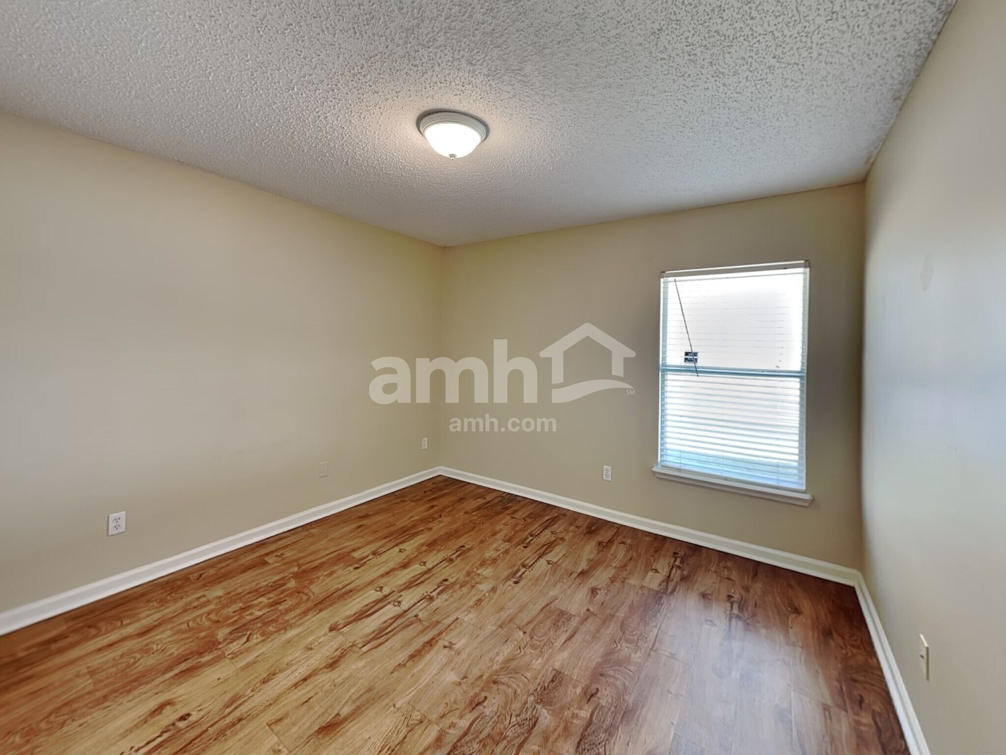 Building Photo - 6685 Southern Oaks Dr