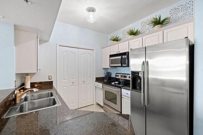 Building Photo - *** LOCATION, LOCATION, LOCATION! *** ANNUAL TURNKEY FURNISHED Rental Available NOW in Positano P...