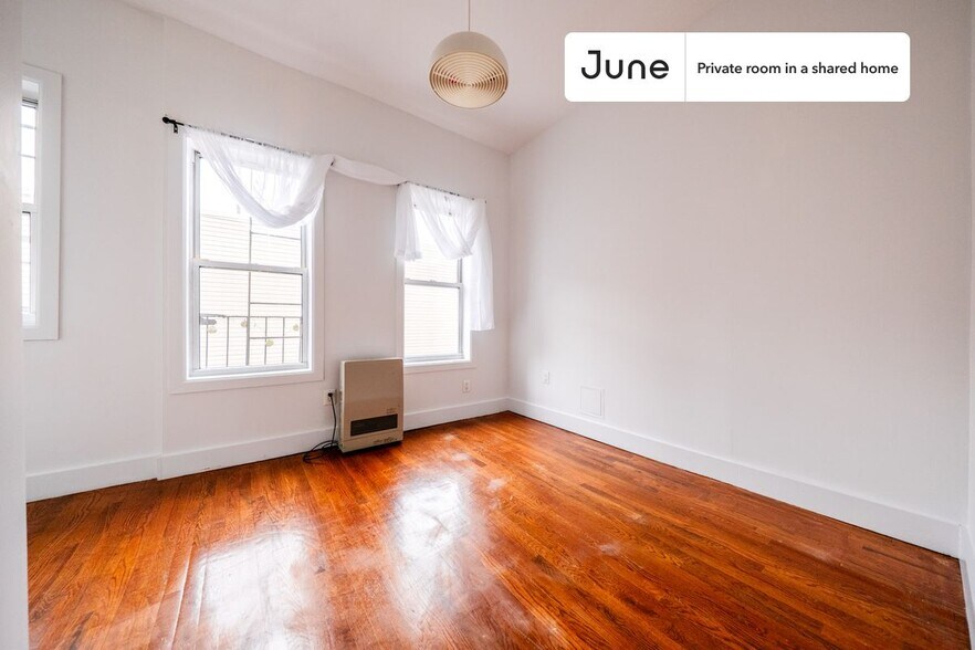 Building Photo - Room in Shared 3 bed/1 bath home