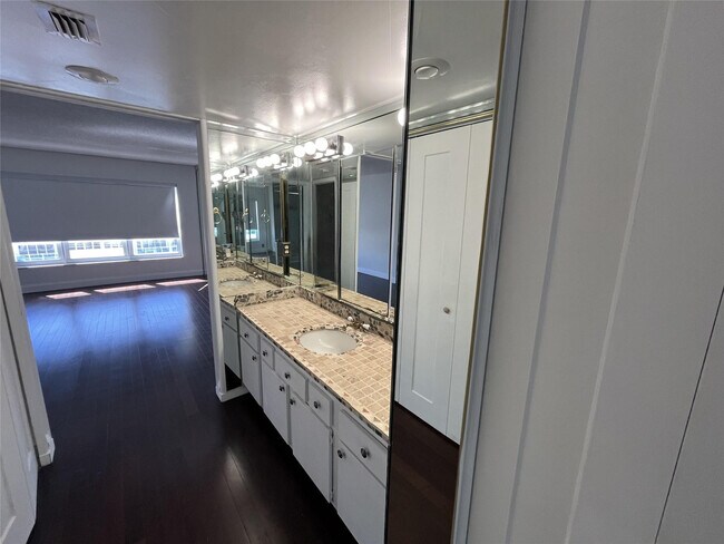 Building Photo - 3500 Galt Ocean Dr