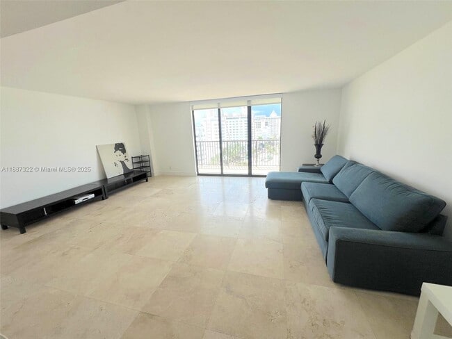 Building Photo - 1800 Collins Ave