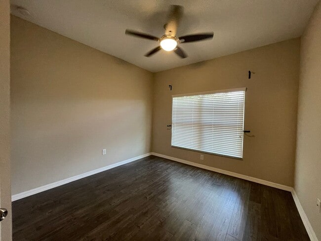 Building Photo - Open and Airy Home in Talavera