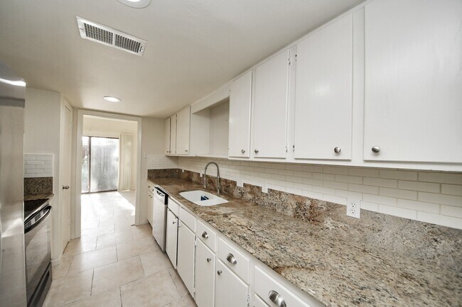 Building Photo - 1059 Country Pl Dr