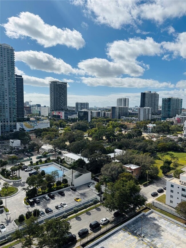 Building Photo - 600 NE 36th St