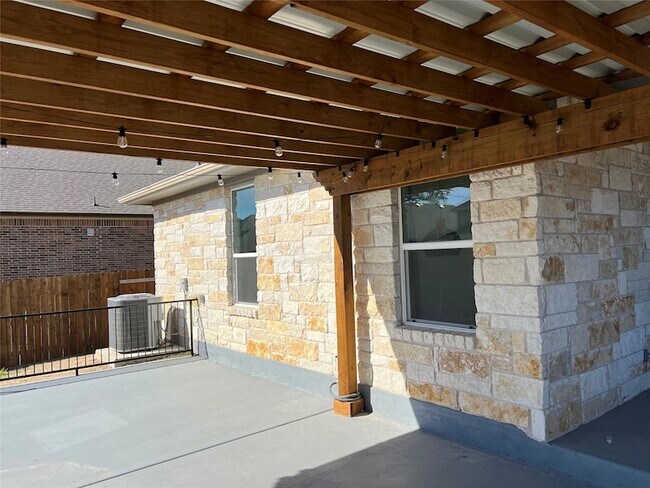 Building Photo - 909 Balsora Cv