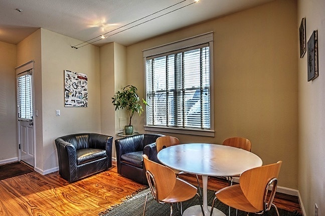 Building Photo - Walk to Pearl Street - Beautiful 1 Bedroom...