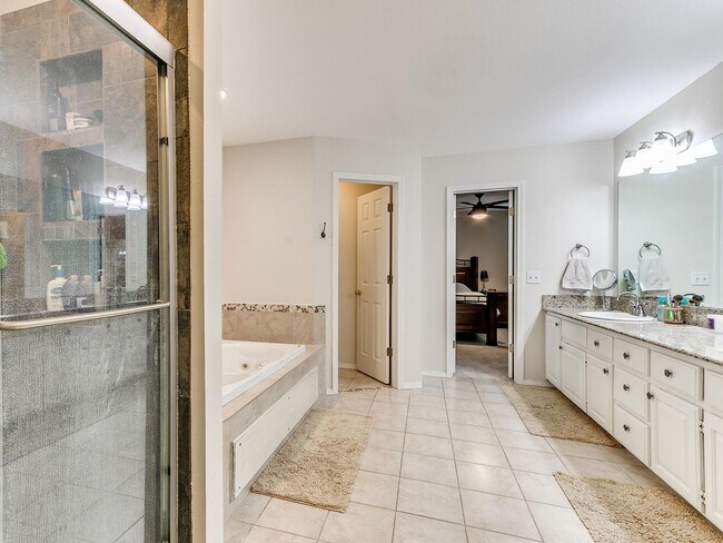 Building Photo - This stunning 4-bedroom, 3.5-bathroom home...