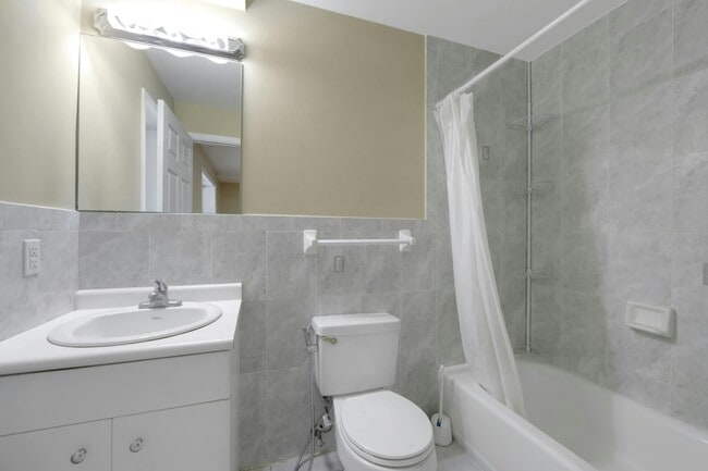 Building Photo - 530A 1st St