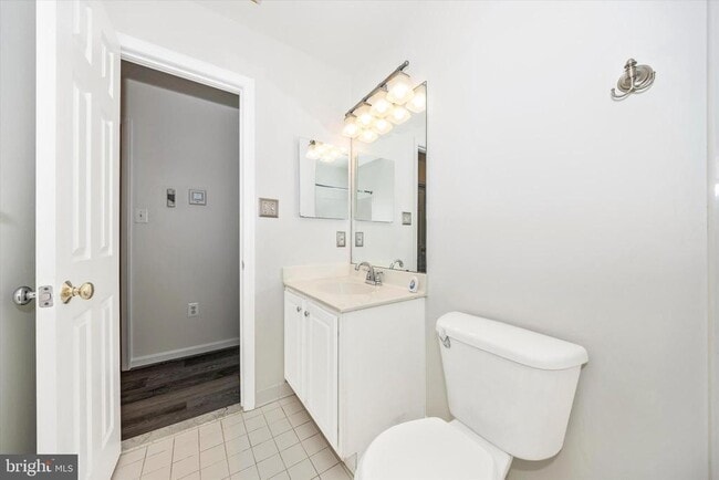 Building Photo - 4960 Clarendon Terrace