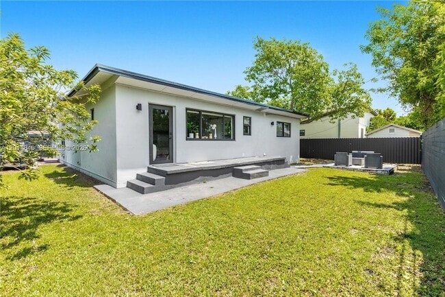 Building Photo - 8310 SW 45th St