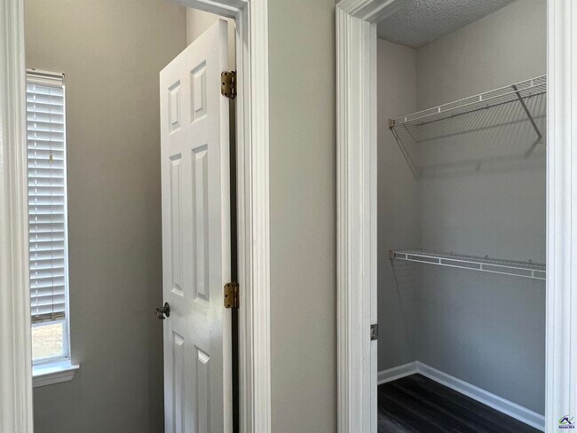 Building Photo - 253 Chadwick Cir