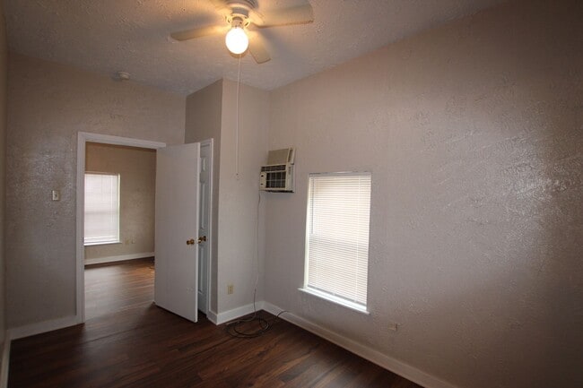 Building Photo - Coming Soon! Cozy 1 Bedroom, 1 Bath in Tyler!