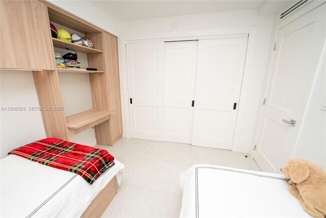 Building Photo - 881 Ocean Dr