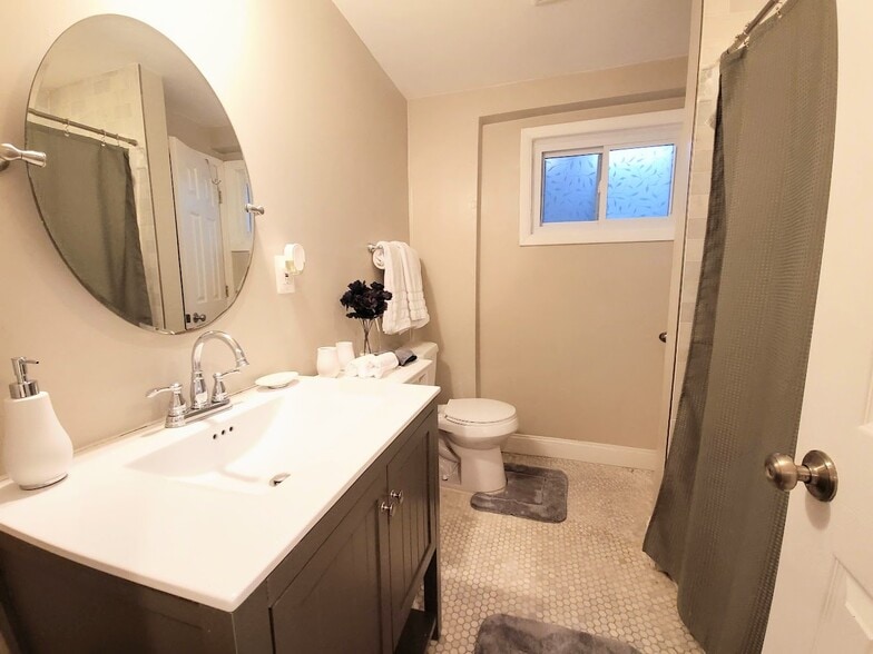 Full Bathroom Basement - 9605 Singleton Dr