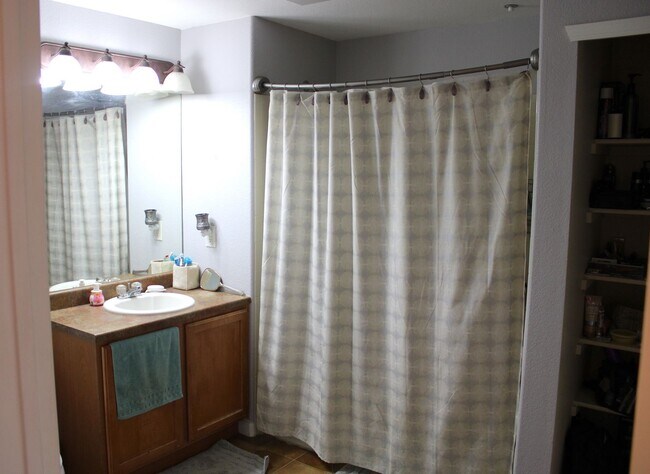 Building Photo - Beautiful 1 Bedroom Condo in Arvada.