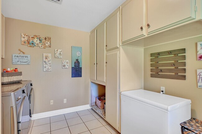 Building Photo - Modern Country Retreat on Half Acre in Gridley 3+ Bedrooms