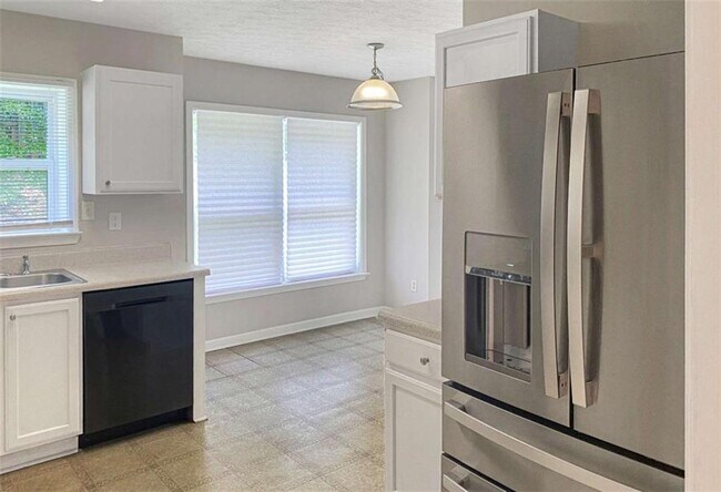 Building Photo - 2550 Plymouth Way