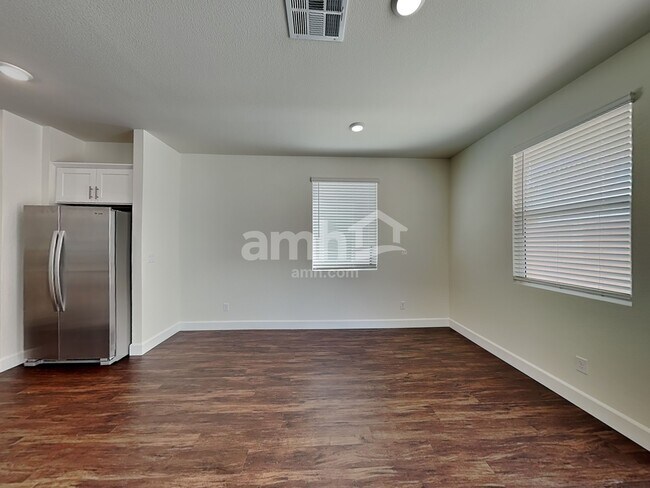 Building Photo - 583 Lotus Land Ave